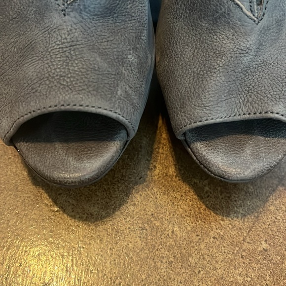 Vera Wang Granite Suede Leather Royce Peep Toe Bow  Platform Ankle Booties - Picture 12 of 12